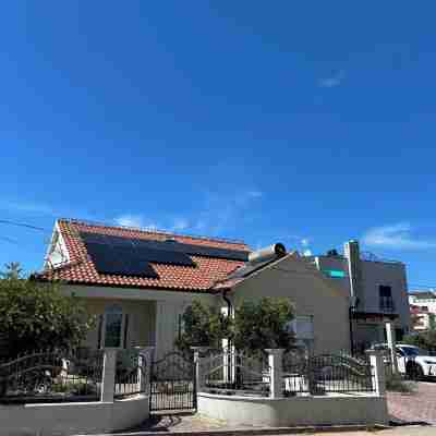 Villa Mandolina Apartments Hotel Exterior