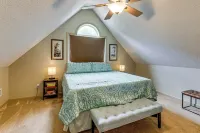 Luxe Lake Sinclair Living Private Dock and Beach! - Pools