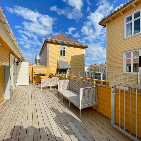 Vibrant Apartment on Bustling Street, above a Restaurant Perfect for Tourists,