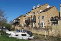 River Courtyard Ground Floor Apt 2Br Parking St Neots Town Centre - Parking