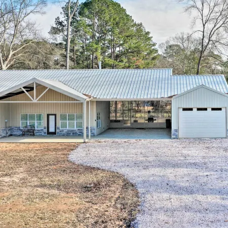 Home w/ Screened Porch - Near Toledo Bend Lake!