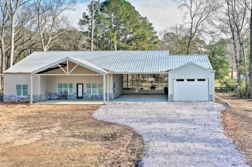Home w/ Screened Porch - Near Toledo Bend Lake! - Wifi