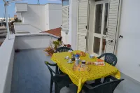 Central Holiday Home with Terrace and Garden; Parking Available - parking