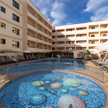 Invisa Hotel la Cala Отели рядом с достопримечательностью «Пляж Санта-Эулалия-дель-Рио»