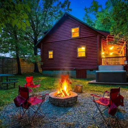Log Cabin, Utk/Neyland, Smokies, 16Acres, FP, HotTub, Arcade, Fishing, Golf,Pets