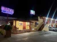 Providencia Motel - parking