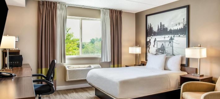 Super 8 by Wyndham Winnipeg West Hotels in Winnipeg