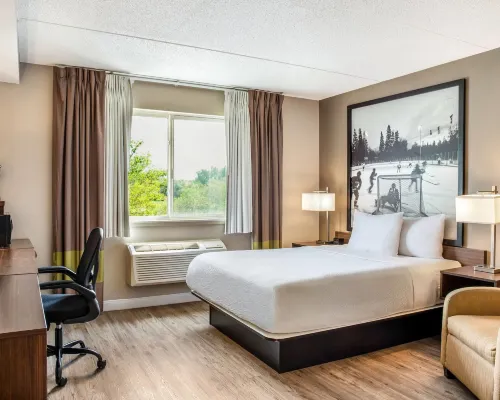 Super 8 by Wyndham Winnipeg West Hotels near Assiniboia Downs