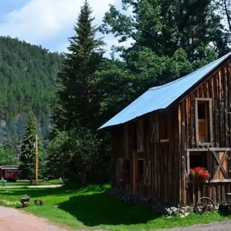 The Barn minutes from Mt Rushmore