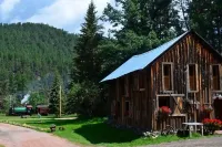 The Barn minutes from Mt Rushmore - Pools