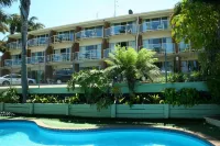 Sapphire Waters Motor Inn - Rooftop Pools
