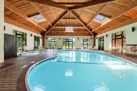 Comfort Inn & Suites Branson Meadows - parking