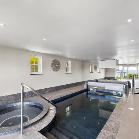Cawsand Waterfront House With Pool