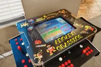 Movie Theater Pool Arcade Fire Pit - อ่างจากุชชี่