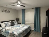 5 Min>Beach Remodeled 2 bed 2 Bath Condo With Pool and Grill and King bed! - Homestays