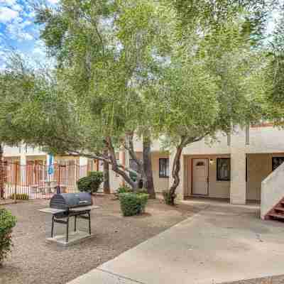 Work, Hike & Swim: Central Tucson Condo w/ Pool Others