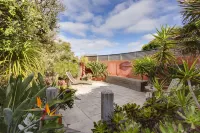 Smith Beach Getaways Beachwood Garden Studio -  Holiday Villas