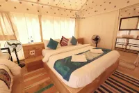 Amazing Desert Camp - Mountain view