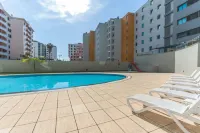 Terrace Apartment by Atlantic Holiday - مسبح خاص