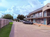Discovery Inn Lafayette - parking