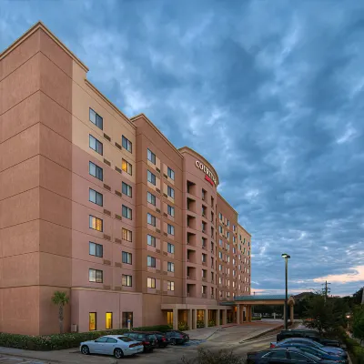 Courtyard Houston Medical Center/NRG Park Hotels near Smith Lands Station