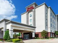 Hampton Inn & Suites Houston Heights I-10 Các khách sạn gần Nhà Beer Can