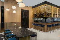 Courtyard Cluj-Napoca Downtown - ที่มีบาร์