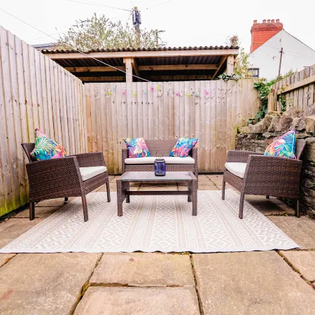 3 Br Spacious Cardiff Home • Hot Tub & Game Room