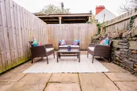 3BR 2Bath Home with Hot Tub, Games Room By Stadium with Fast WiFi & Free Parking - Jacuzzi