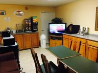 Super 8 by Wyndham Longview/I-20 - Motels
