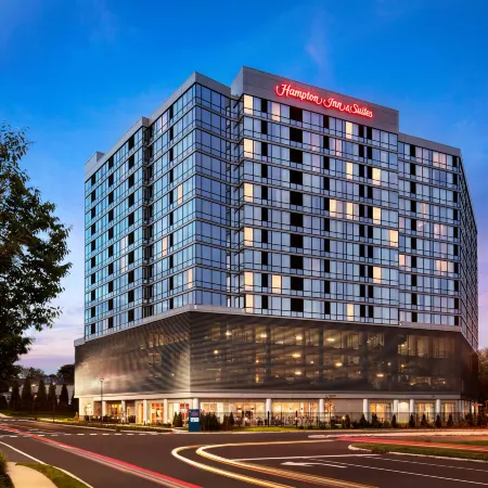 Hampton Inn & Suites Teaneck Glenpointe