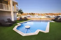 Pier 21 Riverside Apartment Hotel - С бассейном