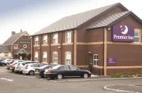 Premier Inn Glasgow (Paisley) - parking