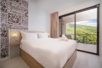 Cook's Bay Hotel & Suites - balcón