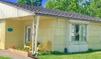 Historic PostWar Lustron House ADA Accessible Ramped Sidewalk - Wifi