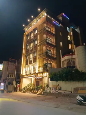Sterling Varanasi - 2-Star