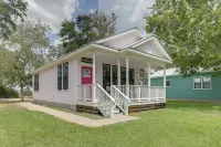 Boutique Retreat Minutes From Round Top! - Hot Tub