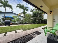 Pompano Vibes Beach Apartments - Beach