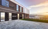 R Hotel Experiences - 4-Star