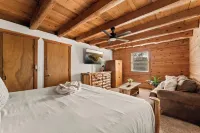 Lakeside Resort Cabin Steps to Table Rock Lake - Minutes to Sdc! - Chalets
