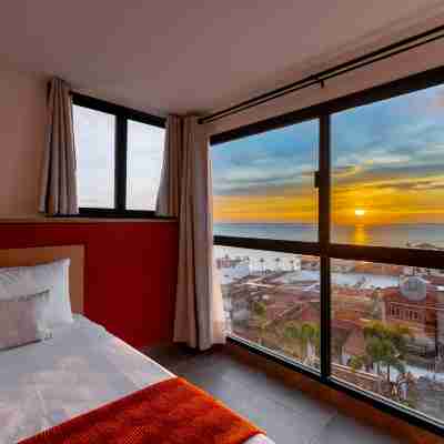 Ocean Breeze 2BR | A/C & Sea Views Rooms