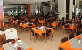 The Monarch Hotel - Housity