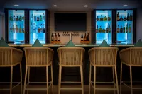 Fenwick Shores, Tapestry Collection by Hilton - bar