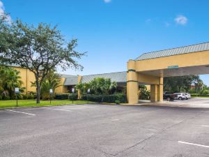 Stayable Suites Jax West