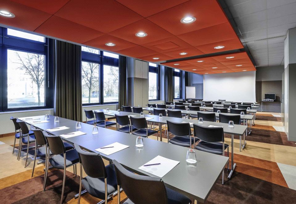 노보텔 뮌헨 에어포트 리모델링된 현대적인 객실