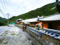 Yeongwol Hwanggung Hanok Pension