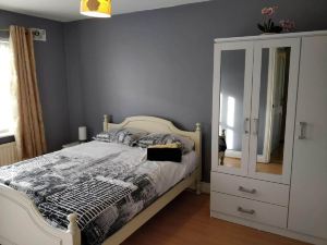 Lovely 4Bed with Free Wi-f and Netflix in Ireland