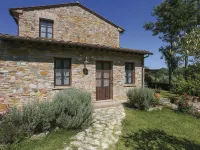 Amos Hotel in zona Borgo di Castelfalfi