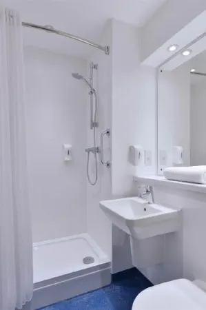 Travelodge Alton Four Marks Отели в г. Брадли