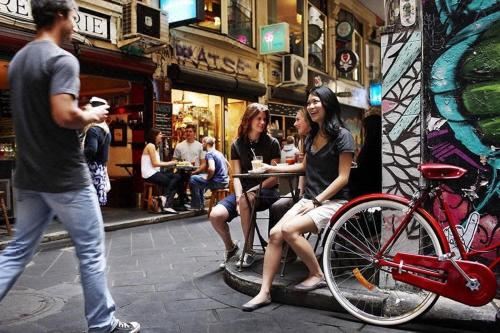 A Chic 2BR Apt Near Melbourne Uni FREE Parking Images